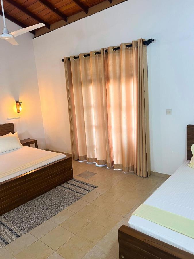Hummus Hostel Hikkaduwa Exterior foto